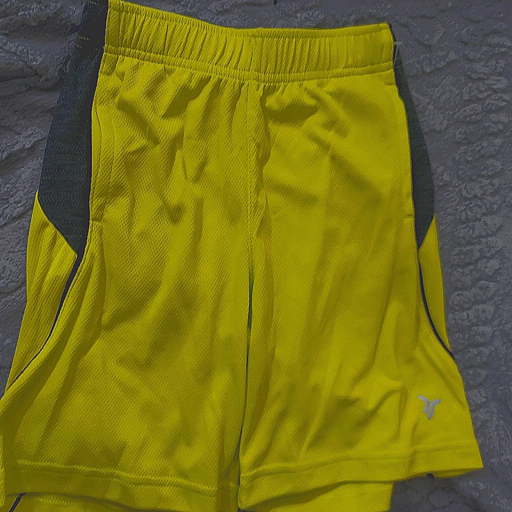 COPY - BN WITHOUT TAGS  BOYS Old Navy athletic shorts.